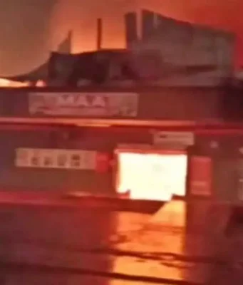 দক্ষিণ আফ্রিকায় দোকানে ভয়াবহ আগুনে ৬ বাংলাদেশি নিহত: নারায়ণগঞ্জে মাতম দক্ষিণ আফ্রিকায় অগ্নিকাণ্ডে ৬ বাংলাদেশি নিহত