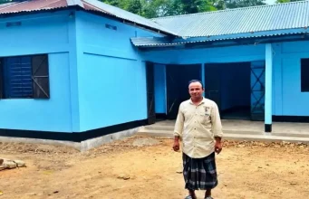 ৩২ বছর পর বন্ধুত্বের অনন্য দৃষ্টান্ত: ৯ লাখ টাকায় সখ্যের নতুন ঠিকানা গড়ে দিলেন সহপাঠীরা সহপাঠীদের ভালোবাসায় নতুন ঘর