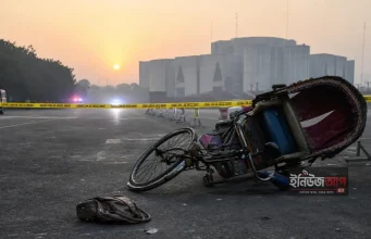 সংসদ ভবনের সামনে ছিনতাইকারীর টানে শিক্ষিকার মর্মান্তিক মৃত্যু রাজধানীতে ছিনতাইকারীর টানে শিক্ষিকার মৃত্যু