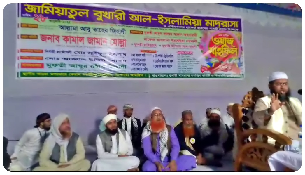 হাফেজ ছাত্রদের পাগড়ী প্রদান