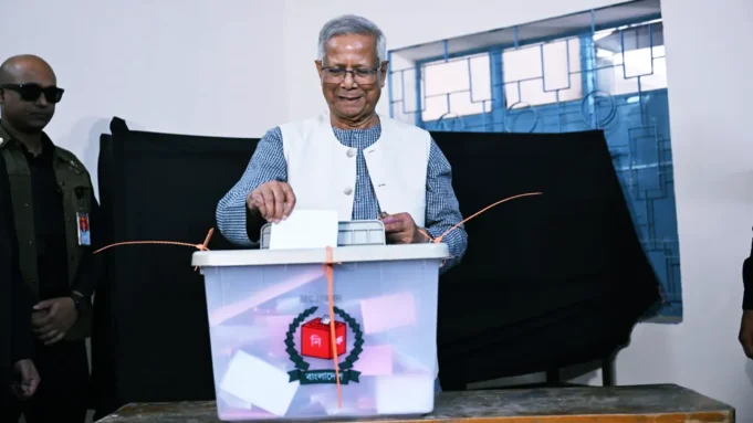 গুলশানে ভোট দিলেন প্রধান উপদেষ্টা
